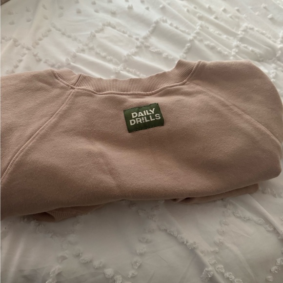 Daily Drills Cropped Crew, Dune, Medium, New - Picture 11 of 11